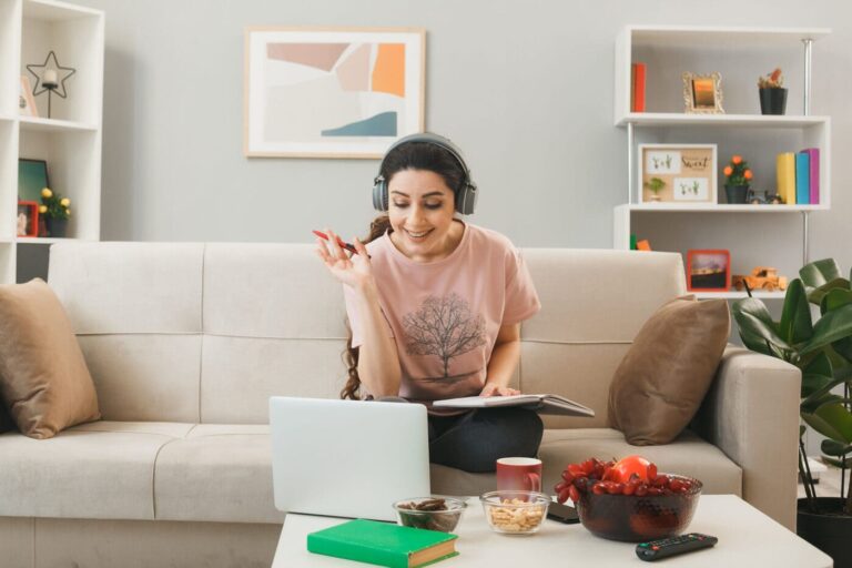 2025 Guide: 27 Creative Ways to Make Extra Income Online or Offline